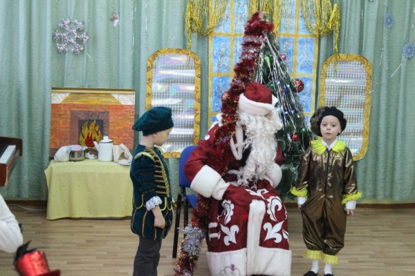 Новогодние елки в Детском центре «Луч-П»